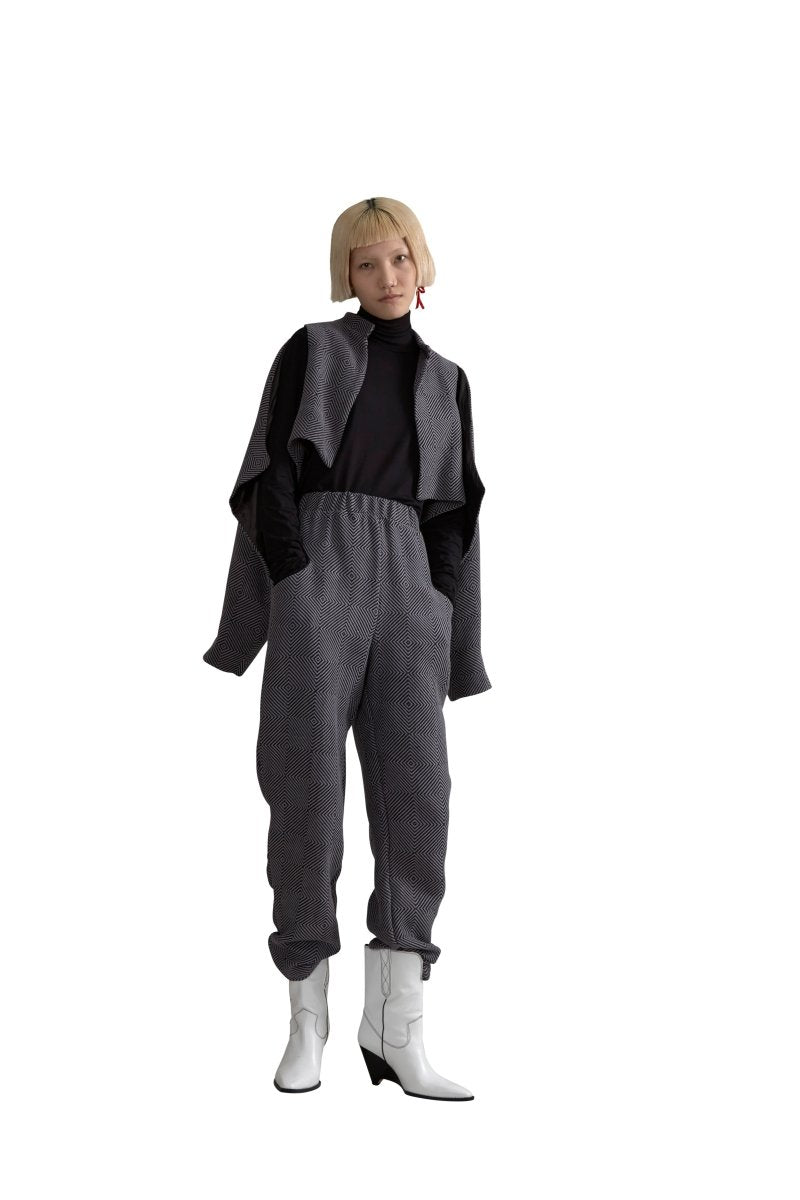 Efe Capelet 02 - HaremLondon.com